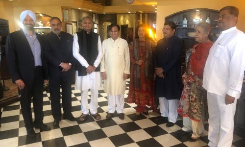 कांग्रेस महासचिव मुकुल वासनिक 60 की उम्र में बने दूल्हा, दोस्त के साथ रचाई शादी कांग्रेस महासचिव मुकुल वासनिक 60 की उम्र में बने दूल्हा, दोस्त के साथ रचाई शादी