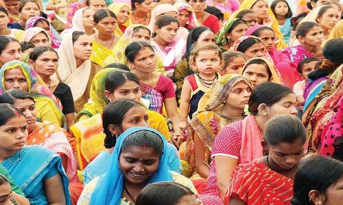 योगी सरकार ने छीना हजारों महिलाओं का रोजगार, वेतन तक का नहीं किया भुगतान : वर्कर्स फ्रंट