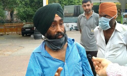 संसद से कुछ मीटर दूर बेहाल हैं बेघर मजदूर, बोले सरकार हमें रहने के लिए जगह दे नहीं तो उड़ा दे गोली से संसद से कुछ मीटर दूर बेहाल हैं बेघर मजदूर, बोले सरकार हमें रहने के लिए जगह दे नहीं तो उड़ा दे गोली से