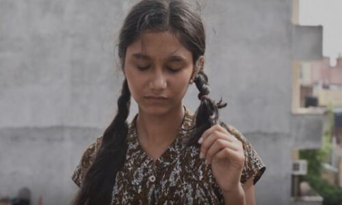 मास हि​स्टिरिया है सोते में बाल काटने की अफवाह