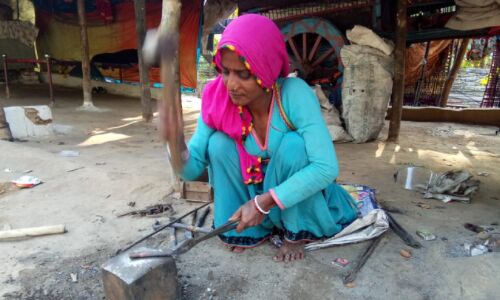 बेबस भूखे पेट सड़क किनारे झुग्गियों में रहने वाली इन महिलाओं के लिए अंतर्राष्ट्रीय महिला दिवस के क्या मायने हैं?