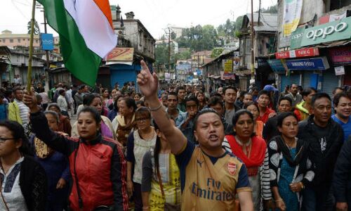 गोरखालैंड बंद के 50 दिन पूरे, सरकार ने कराया 400 करोड़ का नुकसान