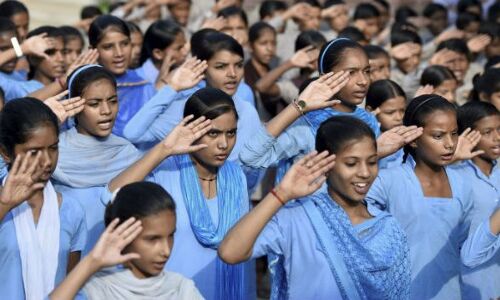 भाजपा सरकार का आदेश यस सर—यस मैम की जगह जय हिंद बोलें बच्चे