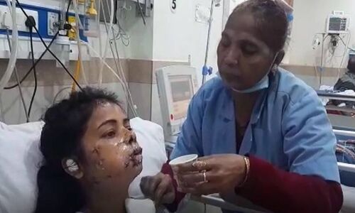 तंत्र-मंत्र से बीमार ससुर को ठीक करने के लिए बहू को चाकुओं से गोदा, महिला की हालत गंभीर