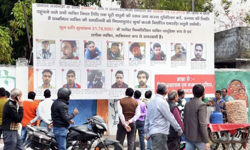 CAA विरोधी प्रदर्शनकारियों की चौराहे पर होर्डिंग लगाने पर हाईकोर्ट हुआ सख्त, सरकार से मांगा जवाब