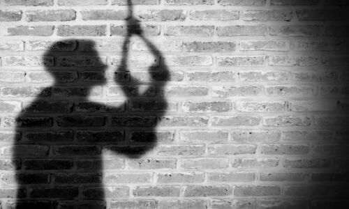 गुजरात में 4 बच्चों के साथ आत्महत्या करने वाले दो भाइयों के घर में थे 26 क्रेडिट कार्ड, लेकिन 32 लाख का लोन पड़ा भारी