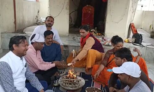 कोरोना से बचने के लिए कानपुर में हुआ हवन, लोग बोले वायरस से बचाएंगे बजरंग बली 