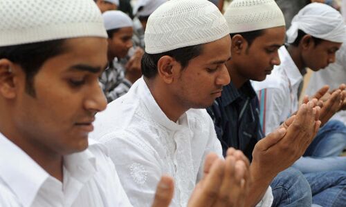 Lucknow News : पुलिस की निगरानी में अदा की जाएगी जुमे की नमाज, खुफिया विभाग ने जताई विवाद की आशंका Lucknow News : पुलिस की निगरानी में अदा की जाएगी जुमे की नमाज, खुफिया विभाग ने जताई विवाद की आशंका