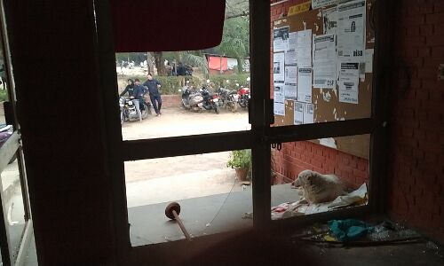 जेएनयू के छात्रों का दावा, अगर कश्मीर का छात्र पहली मंजिल से नहीं कूदता तो उसे मार डालती भीड़