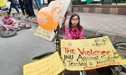 जामिया के प्रदर्शनकारियों ने कहा, हम जेएनयू में हुई गुंडागर्दी का बदला अहिंसक संघर्षों और गांधीवादी तरीके से लेंगे