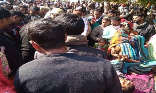 मिर्जापुर में युवक की संदिग्ध परिस्थितियों में मौत और शरीर पर चोट के निशान, पत्नी ने लगाया हत्या का आरोप