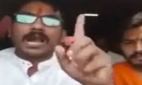 देखिए भीम आर्मी अध्यक्ष के भाई की हत्या में नामजद होने से पहले उपदेश राणा का धमकी भरा वीडियो देखिए भीम आर्मी अध्यक्ष के भाई की हत्या में नामजद होने से पहले उपदेश राणा का धमकी भरा वीडियो