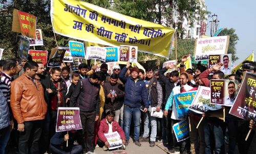 उत्तर प्रदेश लोकसेवा आयोग की मनमानी के खिलाफ प्रयागराज में प्रतियोगी छात्रों ने दिया धरना उत्तर प्रदेश लोकसेवा आयोग की मनमानी के खिलाफ प्रयागराज में प्रतियोगी छात्रों ने दिया धरना