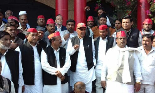 बढ़ी बिजली दरों के विरोध में योगी सरकार के विरूद्ध सपा का प्रदर्शन