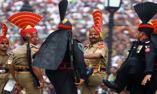भारत-पाक बार्डर पर कोरोना वायरस का असर, पहली बार रिट्रीट सेरेमनी में दर्शकों का प्रवेश बंद