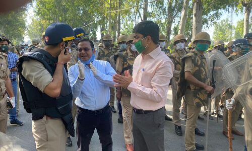 UP के सहारनपुर में अंबाला नेशनल हाइवे पर प्रवासी मजदूरों ने किया हंगामा, घर जाने की मांग को लेकर हुए उग्र