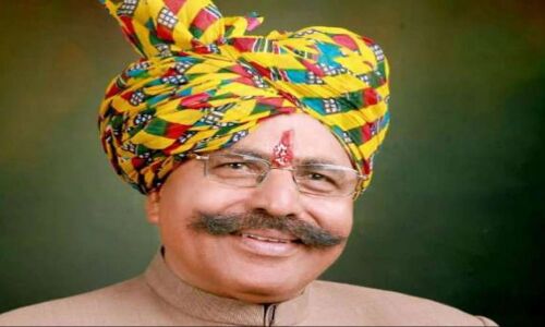 योगी के मंत्री ने भूखे-प्यासे मज़दूरों की चोर-डकैत से कर डाली तुलना, जानिए क्या कहा