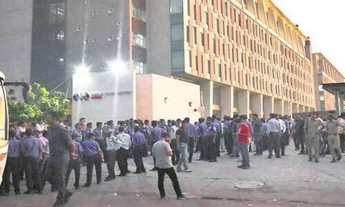 एक महीने में निकाले गए 10 हजार मजदूर