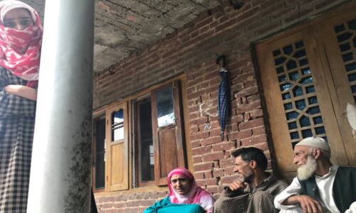 बंदूकें पूरे आवाम पर तन जायें तो भी कश्मीरी हमेशा के लिए चुप नहीं रहेंगे