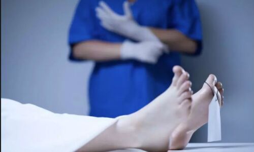 मरीज गया था हाइड्रोसिल का इलाज कराने, डॉक्टरों ने कर दिया पैर का ऑपरेशन मरीज गया था हाइड्रोसिल का इलाज कराने, डॉक्टरों ने कर दिया पैर का ऑपरेशन