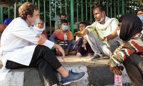 पैदल जा रहे प्रवासी मजदूरों से मिले राहुल गांधी, गाड़ियों से घरों को भेजने का किया इंतजाम