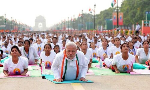 मोदी सरकार में काम कम, शोर ज़्यादा, योगा दिवस पर बजट का आधे से ज़्यादा ख़र्च सिर्फ़ विज्ञापन पर