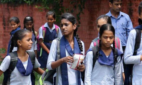 महाराष्ट्र के 4100 स्कूल बंद करने जा रही भाजपा सरकार