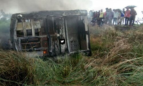 बिहार के मोतिहारी में बस पलटने से हुआ भीषण हादसा, आग लगने से 27 लोगों की मौत