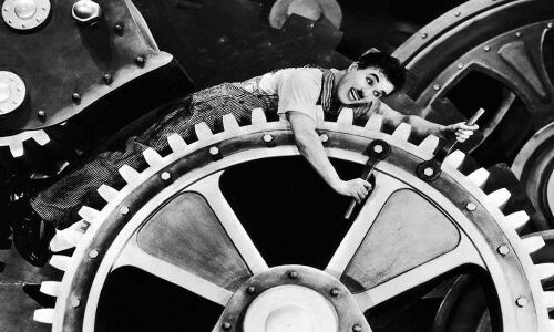 हम एक निर्णायक पल में थे, कि अगली सुबह एक आकाशवाणी ने नींद तोड़ दी...