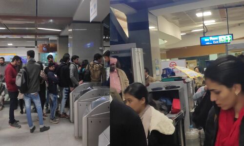 दिल्ली मेट्रो में NO NRC की तख्तियों को ले जाने से रोका, क्या अब पोस्टरों से भी डरने लगी है सरकार ?