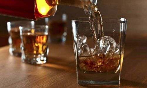 लॉकडाउन के बीच में क्या शराब की दुकानें खोलने जा रही है हरियाणा सरकार