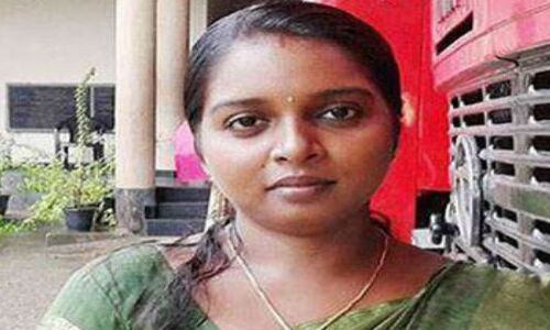 महिला सशक्तीकरण कार्यक्रम में हिस्सा लेने आई दलित महिला पर पेट्रोल छिड़क पति ने लगा दी आग, लोग बने रहे तमाशबीन