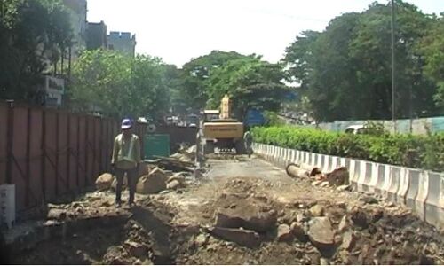 पुणे में मेट्रो निर्माण में हो रही मनमानी से आम जनता हलकान, महानगर निगम और मेट्रो अधिकारियों के बीच नहीं कोई तालमेल