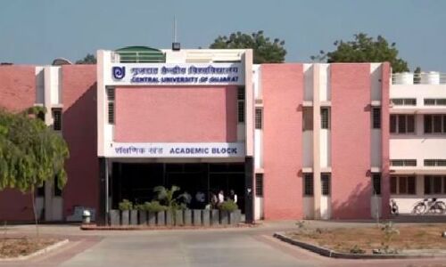 कहीं गुजरात में भी एक और जेएनयू न बन जाए
