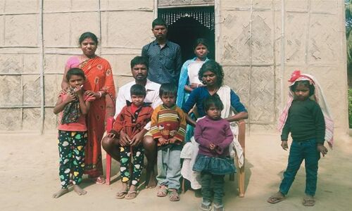 असम के डिटेंशन कैंपों में क्यों मर रहे हैं बंदी ?