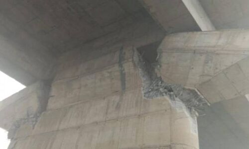 कर्मनाशा का पुल ध्वस्त होने से जीटी रोड यूपी–बिहार सीमा पर आवागमन के लिए हो गई बंद