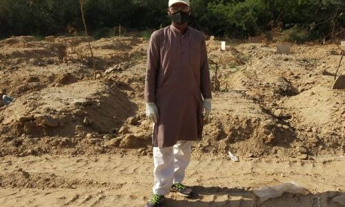 कोरोना मृतकों की 112 लाशें दफना चुके मोहम्मद शमीम का न हेल्थ इंश्योरेंस और न मिलती है PPE किट