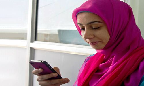 कश्मीर : नये साल पर 5 महीने बाद SMS सेवा बहाल, सरकारी अस्पतालों में ब्रॉडबैंड इंटरनेट सेवा भी ऑन