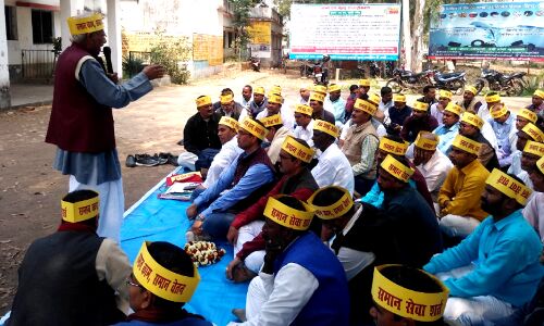 बिहार में सड़कों पर 3 लाख से ज्यादा शिक्षक, बोले बंधुआ मजदूर बनाकर काम करवा रही राज्य सरकार