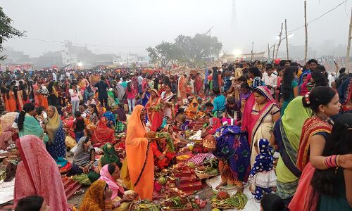 BJP शासित राज्य में पूजा के लिए हजारों की संख्या में रोड पर उमड़े लोग, लॉकडाउन की उड़ी धज्जियाँ