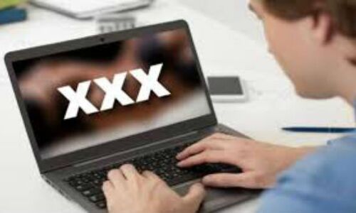 पोर्न देखना उतना ही सहज होता जा रहा है जैसे हवा पानी
