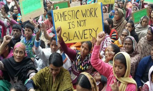 करोड़पतियों को बंगाली मज़दूर ही क्यों चाहिए