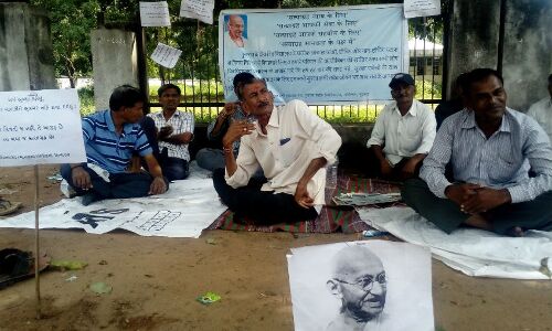 अनशनकारी सुरक्षाकर्मियों ने CUG प्रशासन को दिया 10 दिन का अल्टीमेटम