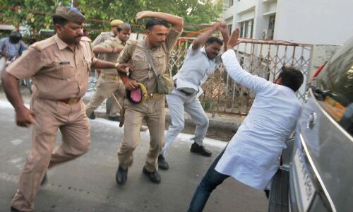 लखनऊ विश्वविद्यालय में धरना—प्रदर्शन का रेट तय, देना होगा 25 हजार जुर्माना