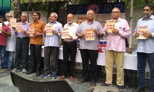 पत्रकार बंद कमरों में संपादक के आगे झुकेगा तो कहीं भी नहीं उठा पाएगा सिर पत्रकार बंद कमरों में संपादक के आगे झुकेगा तो कहीं भी नहीं उठा पाएगा सिर