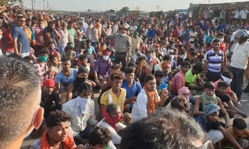 गुजरात से यूपी-बिहार के प्रवासी मजदूरों को सरकारी वादे के बाद नहीं मिली ट्रेन तो फूटा गुस्सा, रोड जाम कर की तोड़फोड़