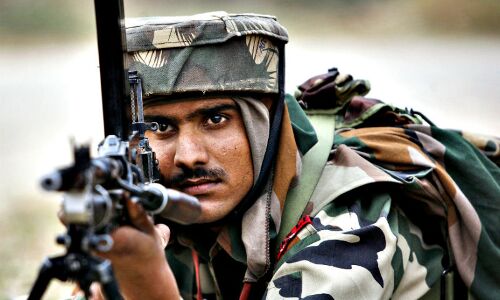 कौन लोग हैं जो युद्ध-युद्ध चिल्ला रहे हैं?