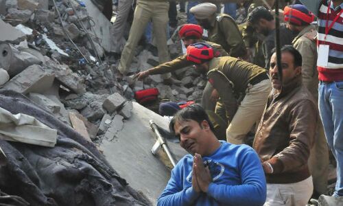 प्लास्टिक फैक्ट्री में आग से आधा दर्जन की मौत, 30 मलबे में दबे