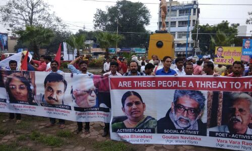 मानवाधिकार कार्यकर्ताओं की गिरफ्तारी के विरोध में इंदौर में जोरदार प्रदर्शन