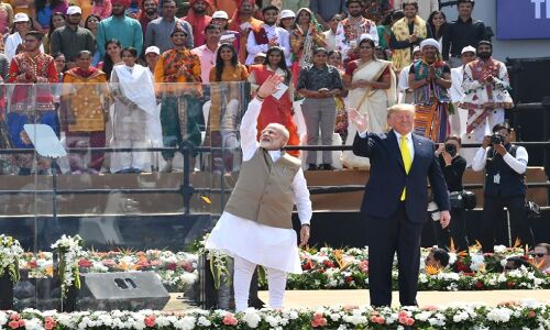 राष्ट्रवाद और फासीवाद चाहने वालों का जयघोष था डोनाल्ड ट्रंप का भारत दौरा राष्ट्रवाद और फासीवाद चाहने वालों का जयघोष था डोनाल्ड ट्रंप का भारत दौरा